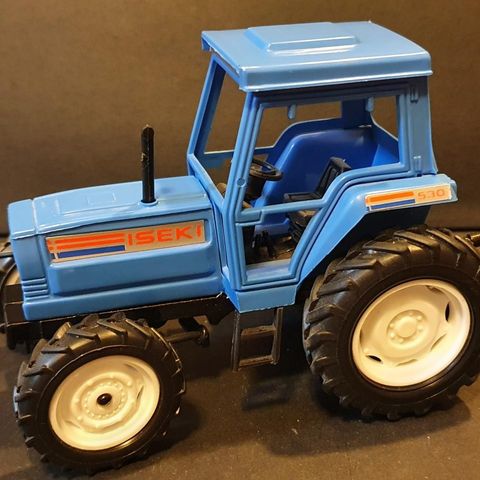 Iseki 530 Traktor modell 1:32 Skala