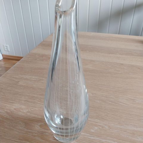 Magnor Glassverk- vase med hvite striper