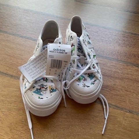 Adidas Disney str 35