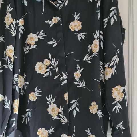 Fin bluse fra H&M, som ny