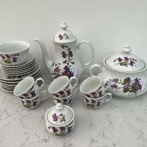 Flott Wunsiedel Bavaria porcelaine service selges - porselen. 22 deler. Billig!!