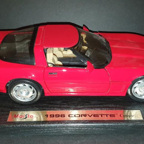 Chevrolet Corvette 1996 coupe.  Maisto 1/18 scala