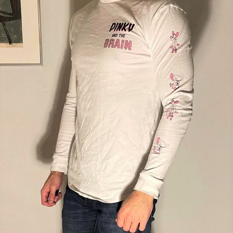 Stilig oversized hvit genser fra H&M (Pinky and the brain) i str S!