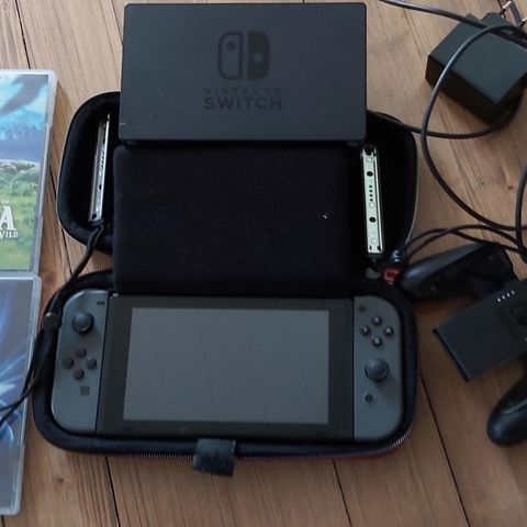 Nintendo Switch + utstyr og 2 spill