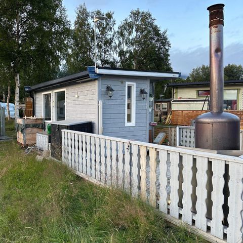 Spikertelt på strandbu camping