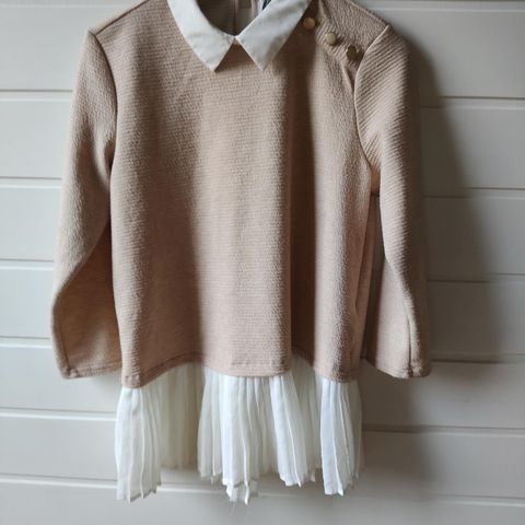 Vakker beige bluse. Str. S/M