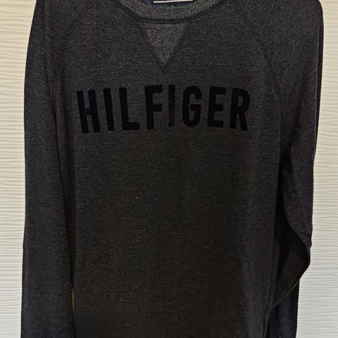 Tommy Hilfiger genser størrelse Medium