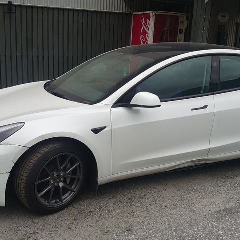 Tesla Model 3 EV AWD -23 selgast i delar