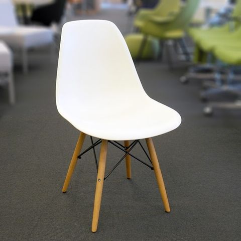 Vitra Eames Plastic Side Chair DSW