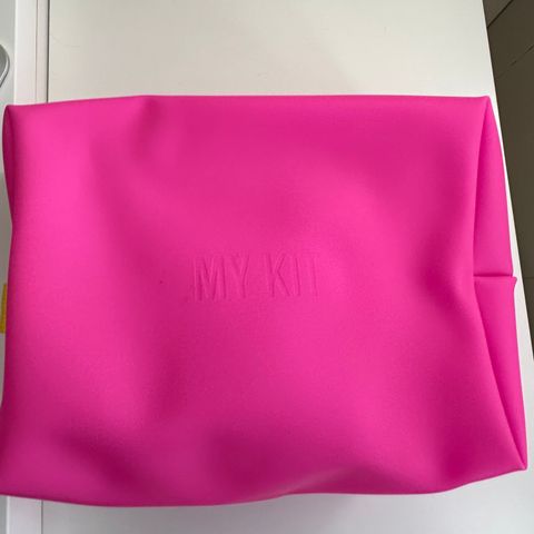 Caroline Hirons Kit bag - Wear Your SPF Daily - Rosa