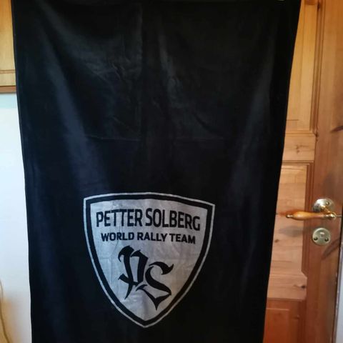 Stort ubrukt nytt badehåndkle fra Petter Solberg world Rally team
