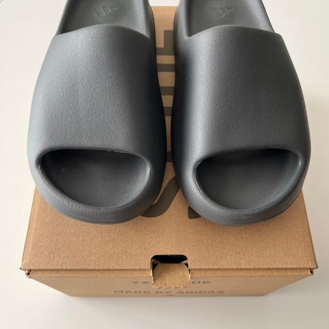 Yeezy Slide Granit str 42