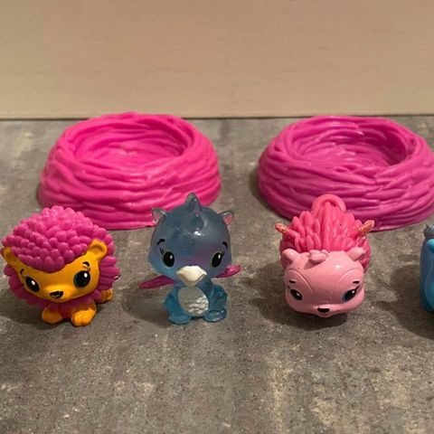 7 små Hatchimals selges samlet ..