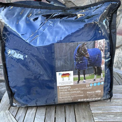 Rambo stable plus with vari-layer heavy 450 gram med hals