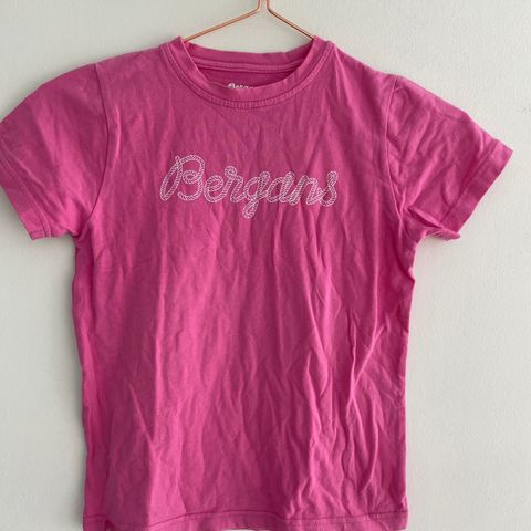Fin t-skjorte fra Bergans str 122 (7år)