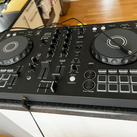 Perfekt start for dj, Ddj flx 4  nesten ubrukt