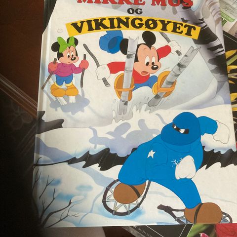 Mikke Mus og Vikingøyet.  Disney       Som ny