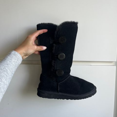 UGG classic tall button str 37