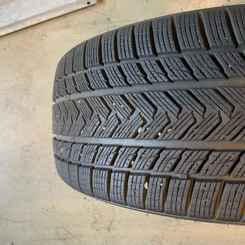 255/35R21 vinterdekk