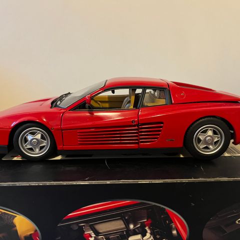 Hotwheels Elite 1:18 Ferrari Testarossa