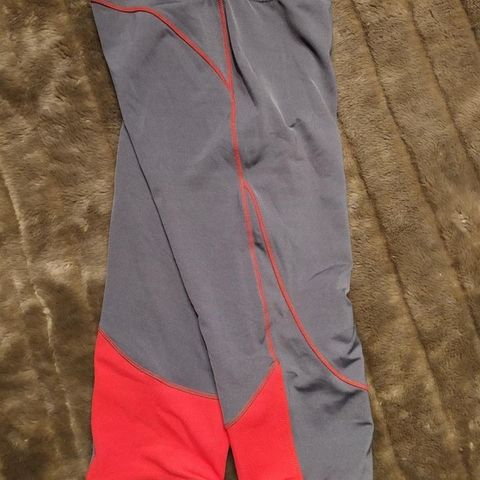 AKTIVE sports tights til dame i str. 38-40.