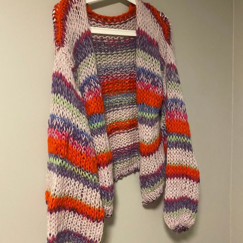 Hjemmestrikket cardigan