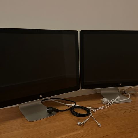 2x A1267 Apple Cinema Display