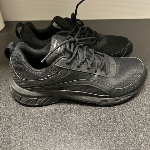 Reebok goretex joggesko str 42 selges kr 300