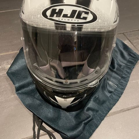 Ubrukt HJC hjelm selges