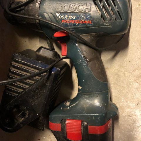 Bosch drill 12 volt med lader BILLIG