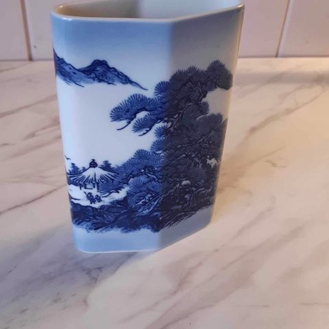 Retro kina vase firkantet med blått motiv