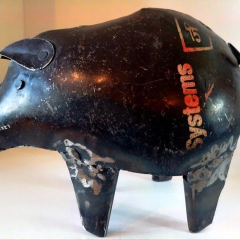 Metallfigur av en gris. Størrelse : 20 cm lengde