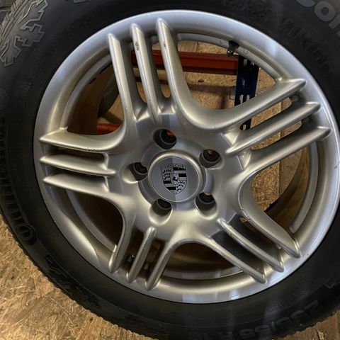 Porsche Cayenne piggfritt sett med 255/55-18