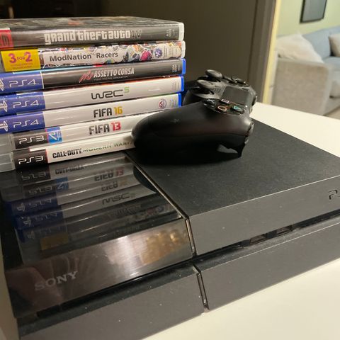 Ps4 med konsoll og spill