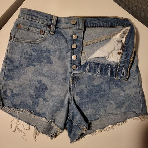 Levis shorts w27