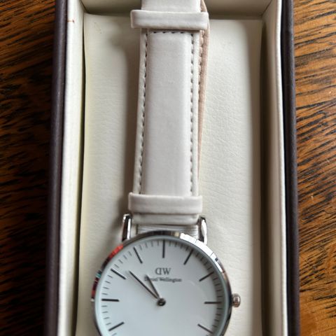 UBRUKT DANIEL WELLINGTON KLOKKE