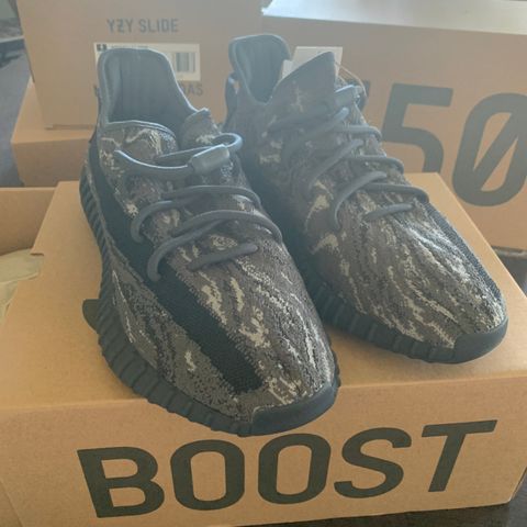 Yeezy v2 Mx Dark Salt 43 1/3