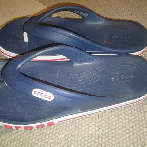 Crocs M4 W6