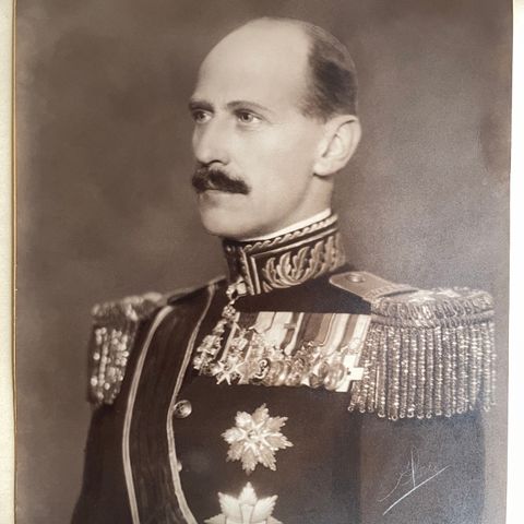 Signert fotografi av kong Haakon 7 (1910-1920)