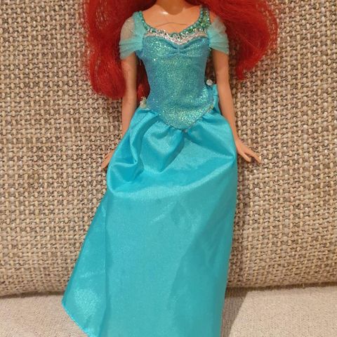 Ariel Sparkle Princess Disney dukke