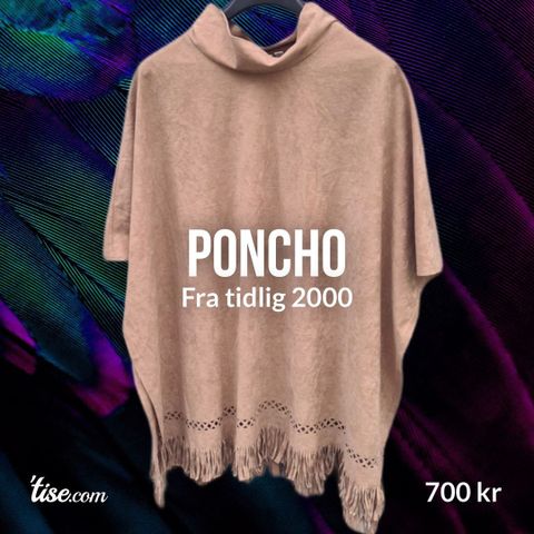 Poncho med frynser. Plus size / One size.