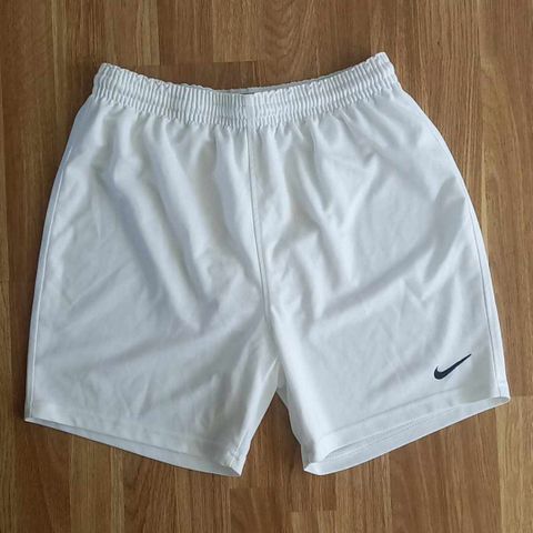 Nike - shorts - hvit - str M!