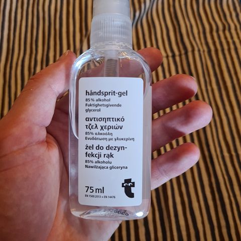 Ubrukt/helt ny hånsprit- gel med spray