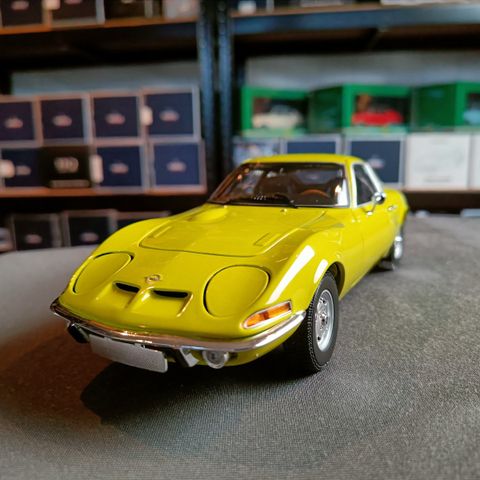 Opel GT 1970 modell lys grønn lakk Minichamps skala 1:18