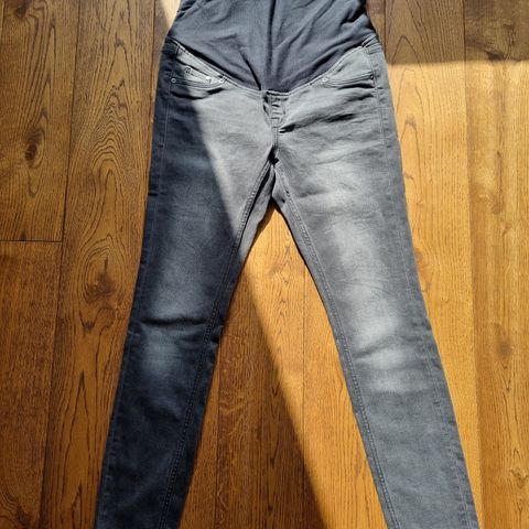 Gravid jeans og leggings