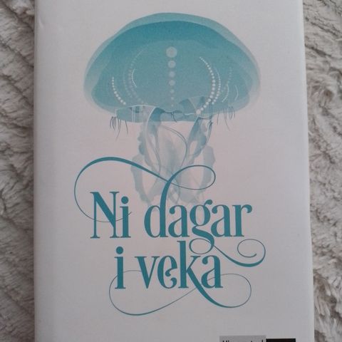 NI NAGAR I VEKA - Kristin Helgeland