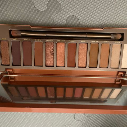 Urban decay heat øyenskyggepalett