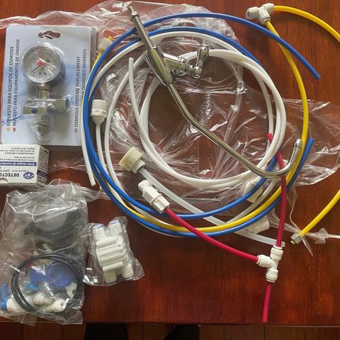 Filterkran, koblinger, manometer, ventiler, slanger, lekkasjedetektor.