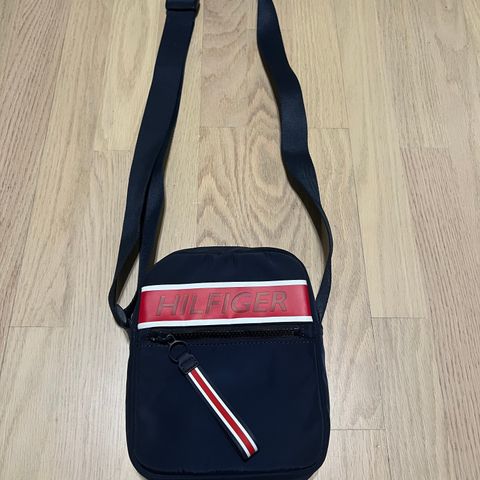 Tommy hilfiger skulderveske (Ny)