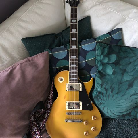 Vintage V100 distressed goldtop